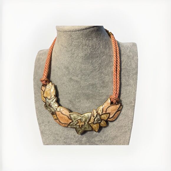 Vintage Signed Monet Enamel Garland Series Floral Book Piece Collar Necklace - Picture 2 of 10